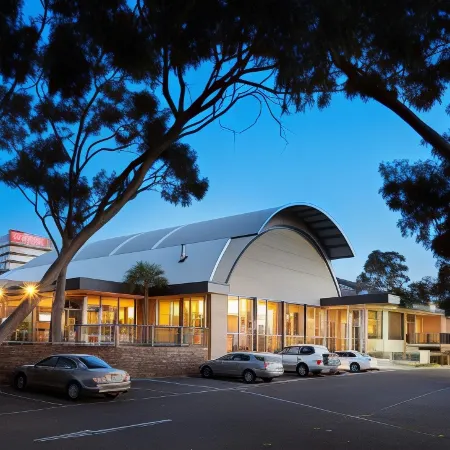 Nightcap at Shoppingtown Hotel