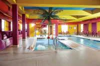 Comfort Suites Regina - ที่มีสระว่ายน้ำ