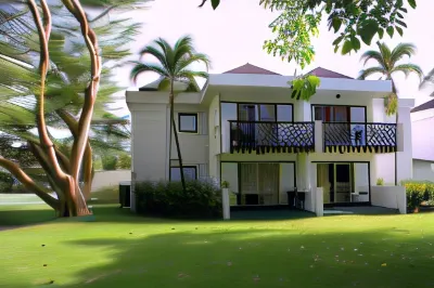 Plum Tree Club Hoteles cerca de Globe Drive-In