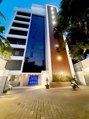 Iswarya Residency Hotels near Areekkapara Water falls