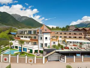 Small & Beautiful Hotel Gnaid