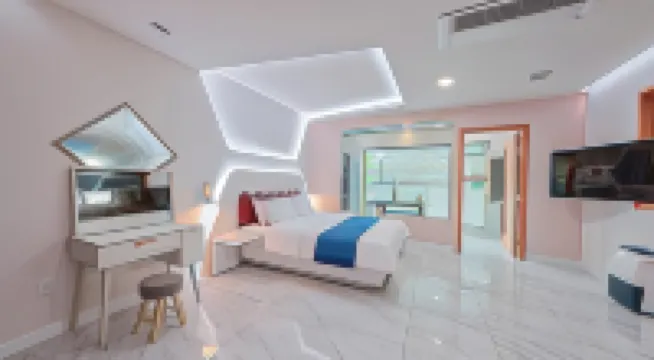 Chuncheon (Namiseom) River North Pool Villa 鄰近翡翠花園的酒店