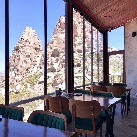 Caldera Cave Hotel & Restaurant