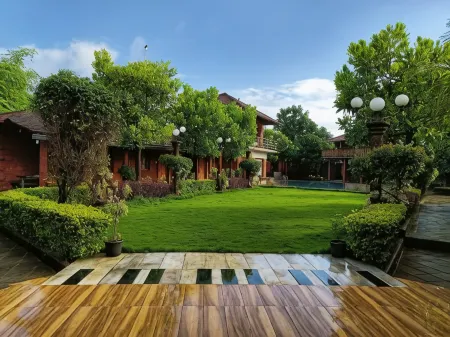 Red Stone Resort Отели в г. Пандвадеви