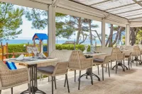 Universal Hotel Laguna Hotels in Llevant