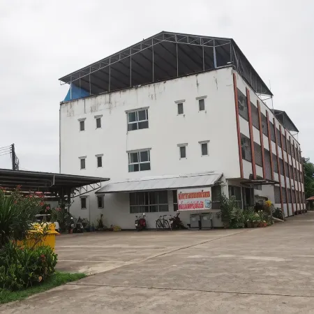 Phetsuwan Hotel