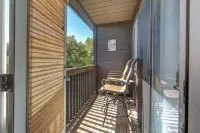 Beautiful Mtn Views! Wi-Fi, Hot Tub, Sauna, Cabin Feel! New Low Rates!