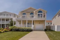 Luxurious Beach Block 4-Bdrm House for the whole family - prices reduced!!
