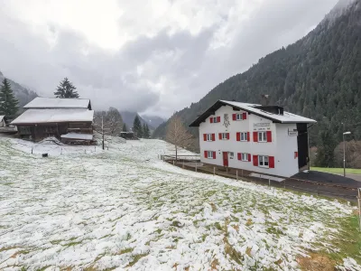 Wohnung in Sankt Gallenkirch am Skilift โรงแรมใน