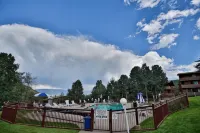 Pokolodi Lodge - Pools
