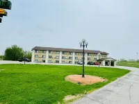 Super 8 by Wyndham Clear Lake - parking