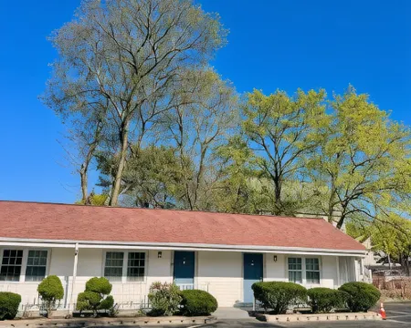 Chisholms Motor Inn Hotels in Saugus