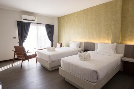 Socool Grand Hotel Отели рядом с достопримечательностью «Wat Suan Pa Rak Nam»