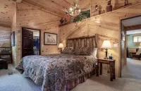 Wifi, Hot Tub, Zip Line, Fire Pit, Huge Patio, Deck, Balcony & Clubhouse Garage