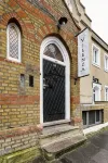 Vilenza Hotel Отели рядом с достопримечательностью «School of Engineering and Materials Science»