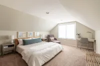 Beautiful Berwyn Bungalow Close to Downtown Chicago
