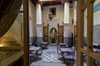 里亞德塔爾耶納旅館 - 早餐