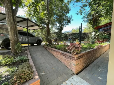 Villa Las Flores Отели рядом с достопримечательностью «Парк Панчо Лара»