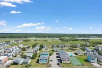 Beachski's Bliss- Ocean views and private Beach access! Hotels in Lockwoods Folly