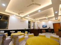 Peepal Tree Residency Hotels near Select Citywalk