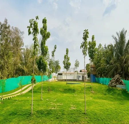 Sam Eden Resort Отели рядом с достопримечательностью «Инноватив Филм Сити»