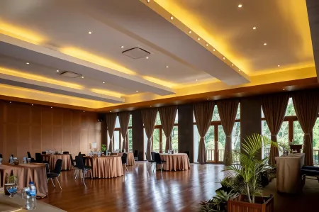 SanGria Resort and Spa Отели рядом с достопримечательностью «Cimahi Waterfall»