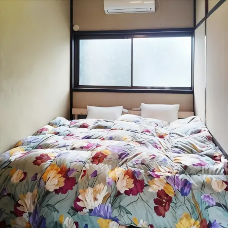 Amino Guesthouse Bench