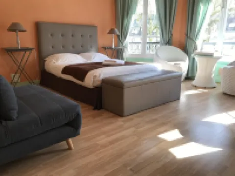 巴黎飯店 - 酒館美食