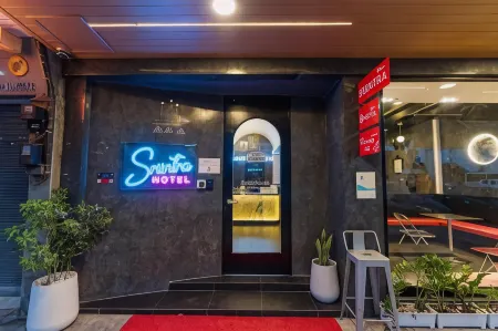 SRIINTRA HOTEL Отели рядом с достопримечательностью «Phra Prang Sam Yot»