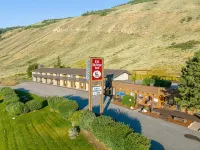 Elk Refuge Inn