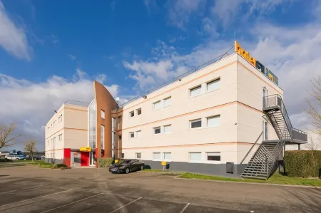 Hotelf1 Maurepas Отели в г. Ле Пере-ан-Ивелин