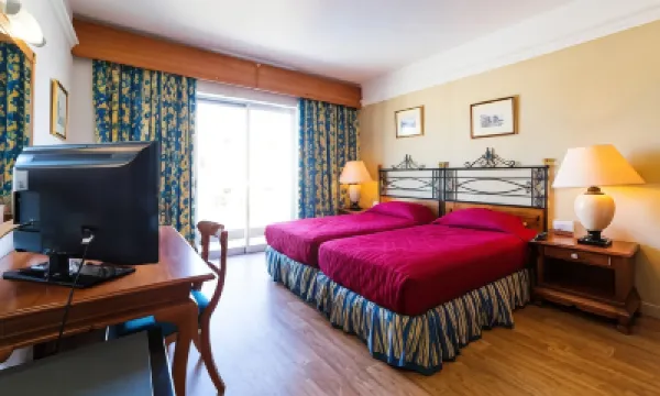 Topaz Hotel Hotels near St. Paul's Bay Wignacourt Tower