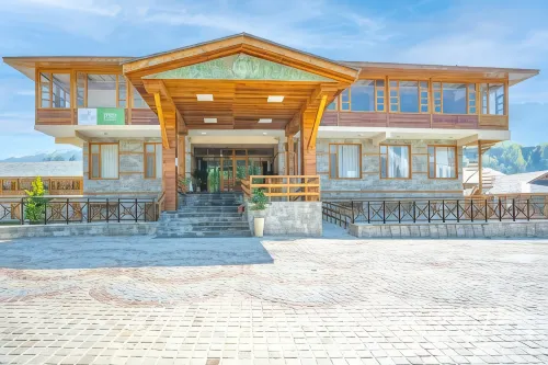Hotel Devlok Himachal Swarg by Beas - Your Gateway to Heaven فنادق في Badgran