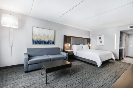 Holiday Inn Express & Suites Toronto Airport South