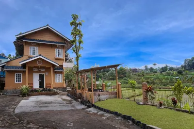 Villa Vals by Villa Gue Aja Hotels in Cisarua Subdistrict