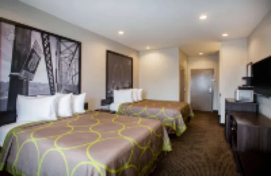 Super 8 by Wyndham St. Louis North