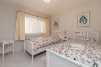 APARTMENT TANSY DIRECTLY BY THE SEA WITH A DREAM SEA VIEW AND POOL