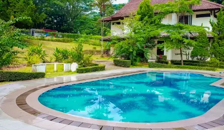 Villa Greenhill Sibolangit Chaster Отели в г. Делисерданг