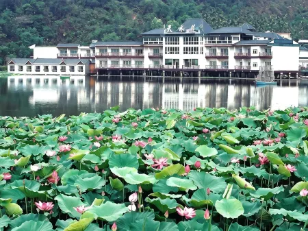 Lakeside Resort