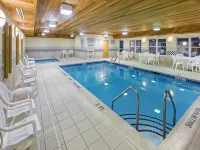 Country Inn & Suites by Radisson, Lehighton-Jim Thorpe, PA - parking
