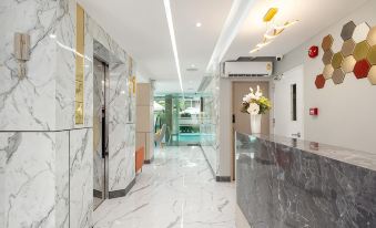 The Riski Hotel at Bangphlat Station