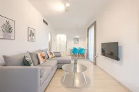 Adelos Maisonette Near Vouliagmeni Beach