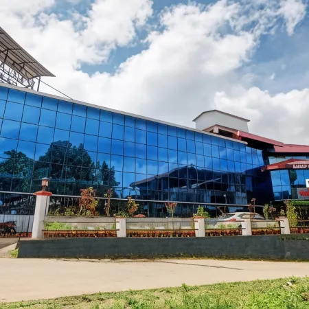 Itsy Hotels Regalia Grand, 500 Mtrs from Madikeri Fort