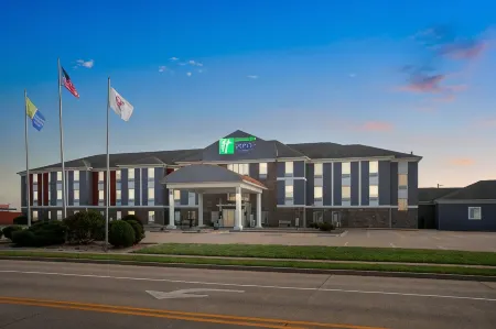 Holiday Inn Express & Suites BLOOMINGTON - NORMAL by IHG