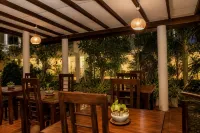 Queens Beach Hotel - breakfast