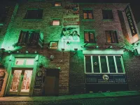 Temple Bar Lane Hotels near Button Factory