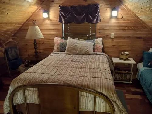 Cozy cabin in the woods. Peaceful and only 15 minutes to Mountain View.