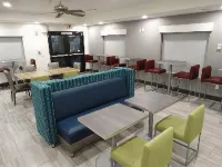 塔爾薩市中心/66 號公路拉昆塔温德姆套房酒店 - 早餐