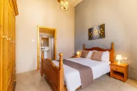 Naduri - 3 bedrooms (sleeps 7 + 2 kids) Nadur village - Homestays