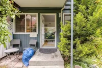 Charming 1 Bedroom Apartment Near University of Washington Hotels in University District